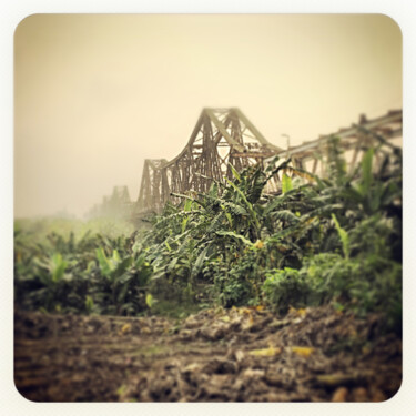 Photographie intitulée "Le pont à Hanoi dep…" par Agnès M, Œuvre d'art originale, Photographie argentique