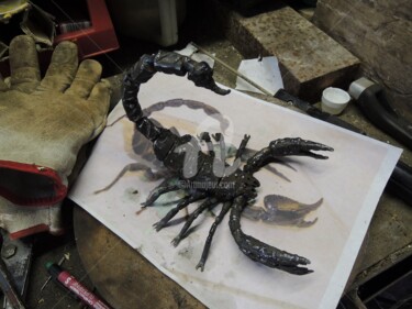 Sculpture intitulée "scorpion-web71.jpg" par Christian Barland, Œuvre d'art originale, Métaux
