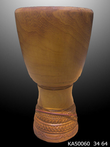 Sculpture intitulée "Fût Djembe Instrume…" par Kebe, Œuvre d'art originale