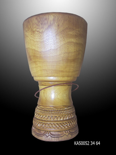 Sculpture intitulée "Fût Djembe Instrume…" par Kebe, Œuvre d'art originale