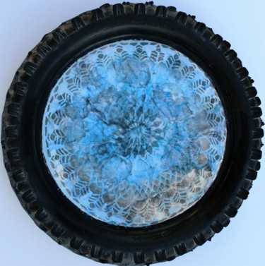 Design intitulée "off-road use only" par Isabelle Delteil Mc Williams, Œuvre d'art originale, Accessoires