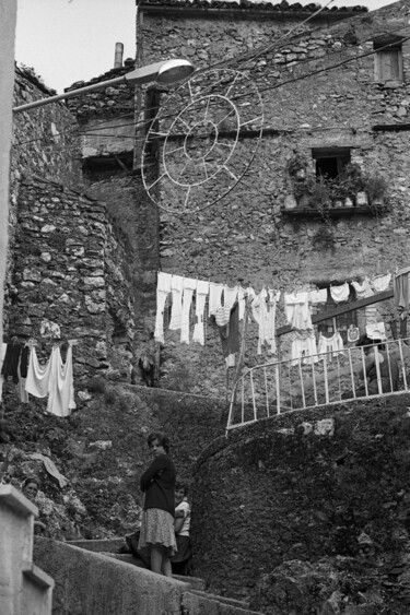 Photography titled "Scorcio con bucato" by Giuseppe Persia, Original Artwork, Analog photography
