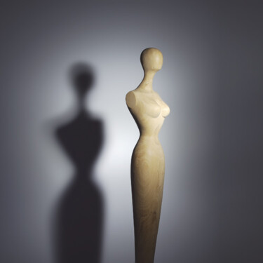 Sculpture titled "dame" by Sylvio Eisl, Original Artwork, Wood