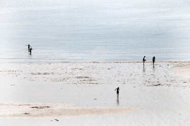 Photographie intitulée "retour-de-baignade.…" par Gérard Vouillon, Œuvre d'art originale