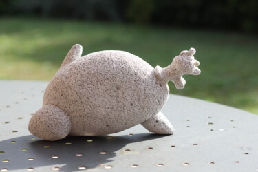 Sculpture intitulée "Hystérique Poulette" par Max Bernard, Œuvre d'art originale, Pierre