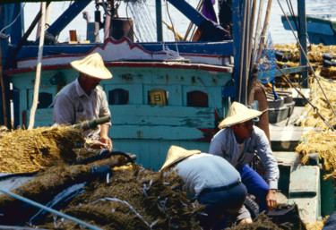 Photographie intitulée "bateaux de pêche à…" par Claude Guillemet, Œuvre d'art originale, Photographie non manipulée
