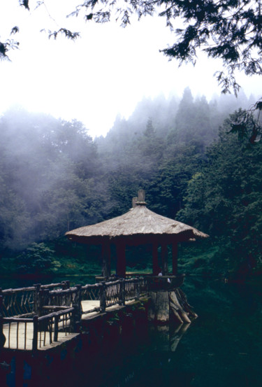 Photographie intitulée "sérénité à Wulai.jpg" par Claude Guillemet, Œuvre d'art originale, Photographie argentique