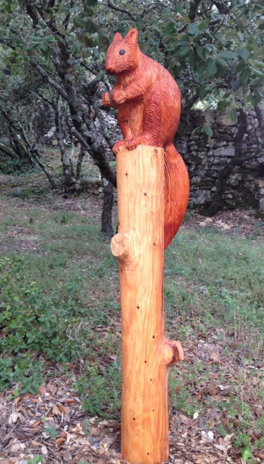 Ecureuil sur branche.jpg