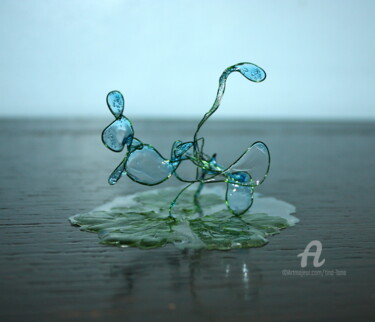 제목이 "The Blue Water Djinn"인 조형물 Tina Lane로, 원작, 혼합 매체