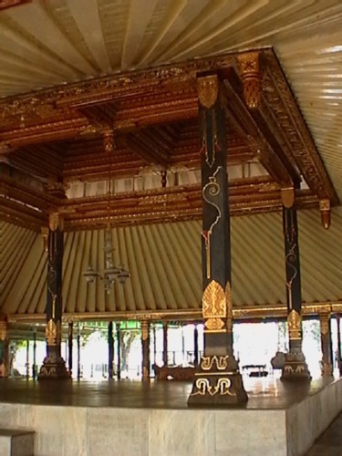 gamelang-stage-kraton-joygjakarta.jpg