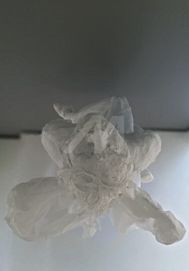Sculpture intitulée "Ange blanc regardan…" par Madorssane, Œuvre d'art originale, Plastique