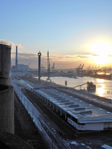 Photographie intitulée "vue-des-silos3.jpg" par Manu Surreabulliste, Œuvre d'art originale