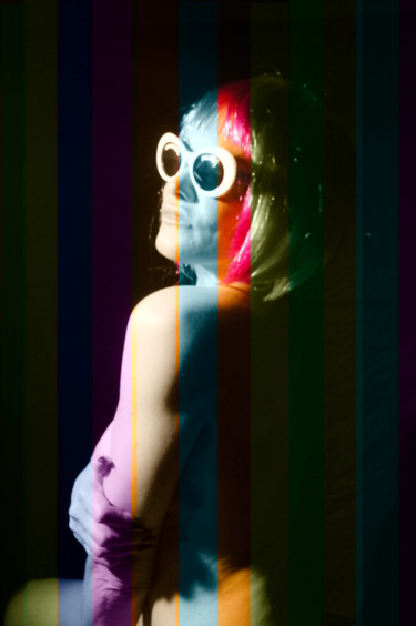 Photographie intitulée "RETRO WHOMEN COLOR" par Gaudi .C, Œuvre d'art originale, Photographie manipulée