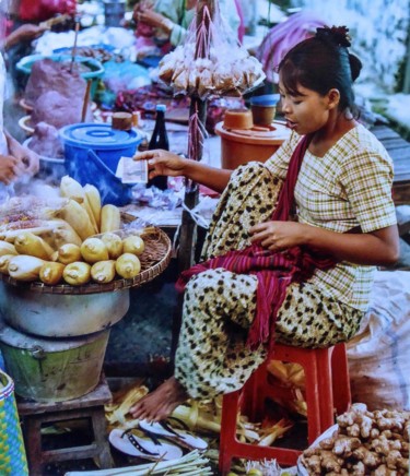 Photographie intitulée "Femme au marché" par Jean Paul Rosso, Œuvre d'art originale