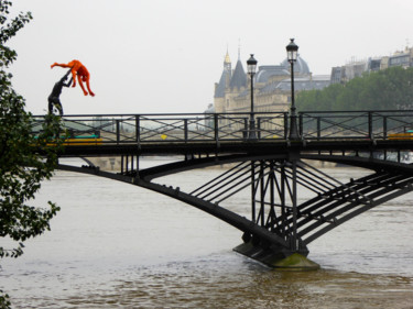Photographie intitulée "Sur la Seine" par Jean Paul Rosso, Œuvre d'art originale