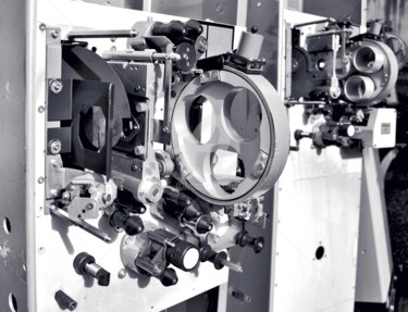 Photographie intitulée "Projecteurs FP 30-D" par Renaud Klumpp, Œuvre d'art originale