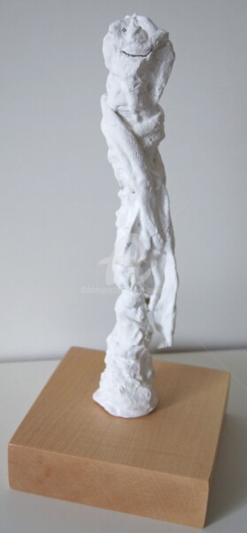 「Figure III」というタイトルの彫刻 Erwin Brueggerによって, オリジナルのアートワーク, しっくい