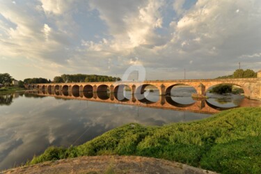 Le pont de Loire a Nevers Photographie intitulée "Le pont de Loire a…" par Chrisdaf, Œuvre d'art originale