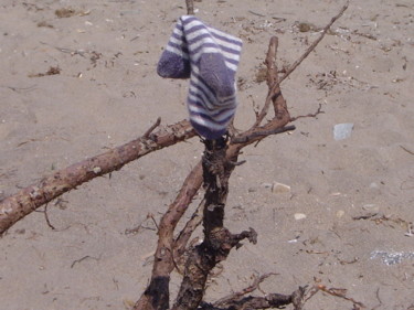 Photographie intitulée "oubli sur la plage" par Anne Marie Mermet, Œuvre d'art originale, Photographie numérique