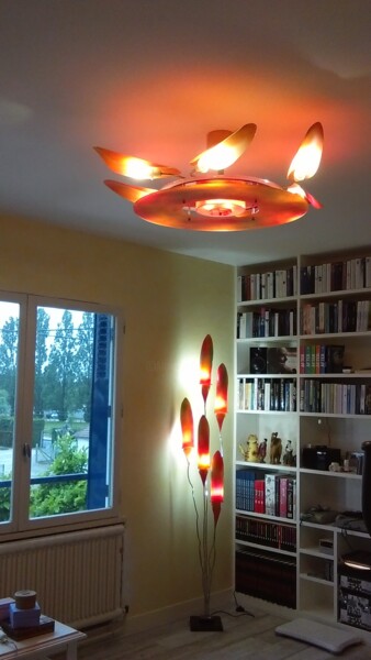 Lustre et lampadaire d' un meme cru.