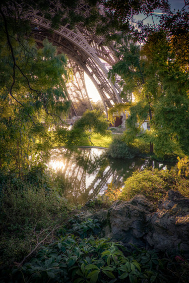 Photographie intitulée "Eiffel garden" par Pierre Duquoc, Œuvre d'art originale, Photographie numérique