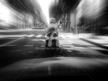 LA FILLE EN SCOOTER