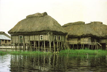 maisons lacustres sur le lac de Ganvié au Bénin