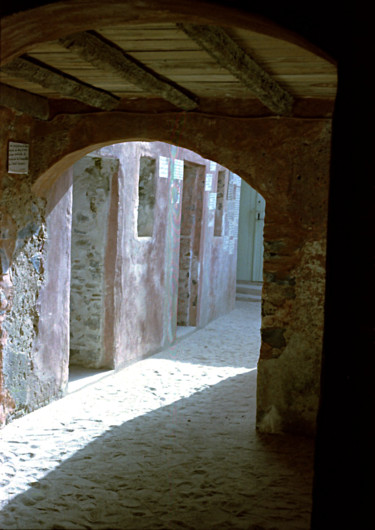 Photographie intitulée "int-maison-des-escl…" par Claude Grand, Œuvre d'art originale