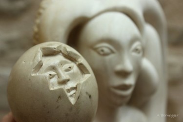 "Visages de pierres" başlıklı Heykel Alain Bernegger tarafından, Orijinal sanat