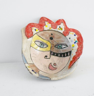 Design intitulée "coupelle femme rouge" par Armelle Colombier, Œuvre d'art originale