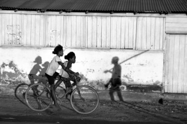 Bambini in bicicletta