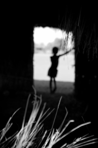 Bambina alla porta