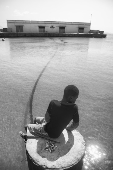 Ragazzo che pesca