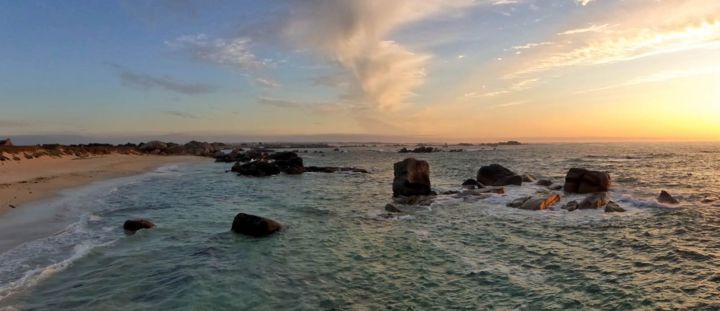 Photographie intitulée "Côtes des Légendes 1" par Jean Paul Rosso, Œuvre d'art originale