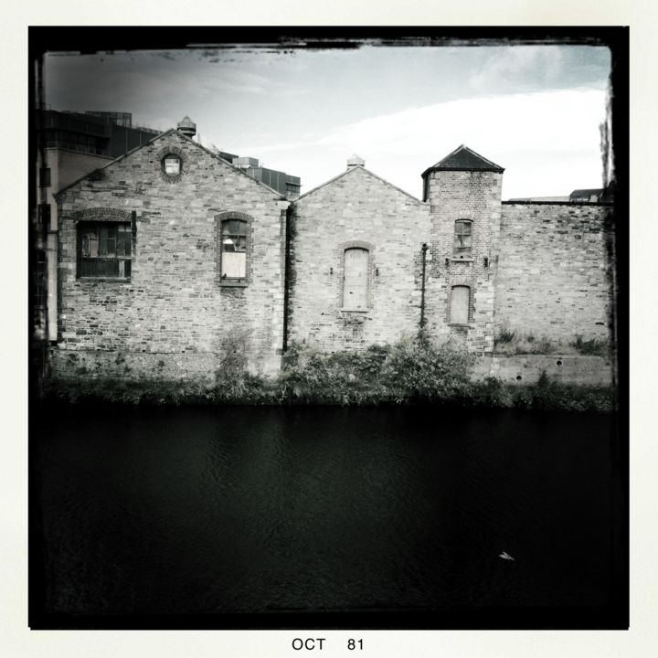 Fotografie getiteld "opposite railway-st…" door Daniel Richtman, Origineel Kunstwerk