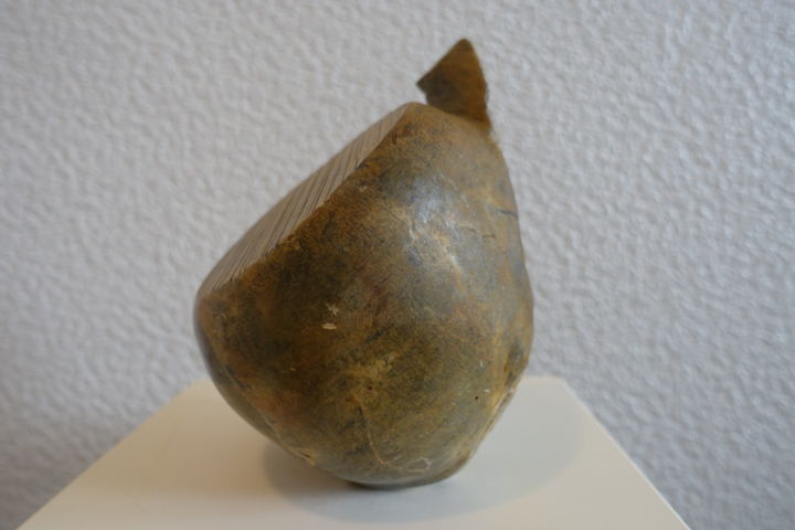 Skulptur mit dem Titel "pomme d'Adam 1/3" von Walter Kuschniersch, Original-Kunstwerk, Stein