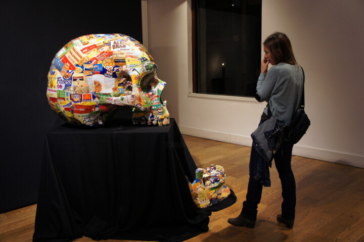 Rzeźba zatytułowany „Empty Packaging” autorstwa François Cambe, Oryginalna praca, Papier mache