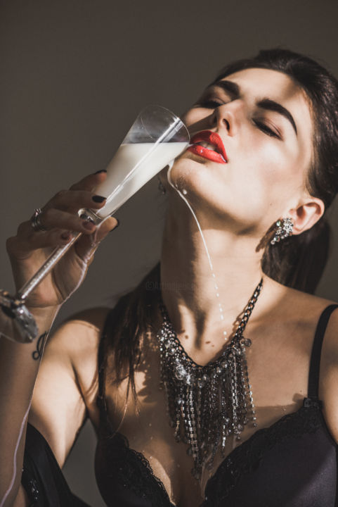 Fotografie getiteld "milk" door Karina Panaetova, Origineel Kunstwerk