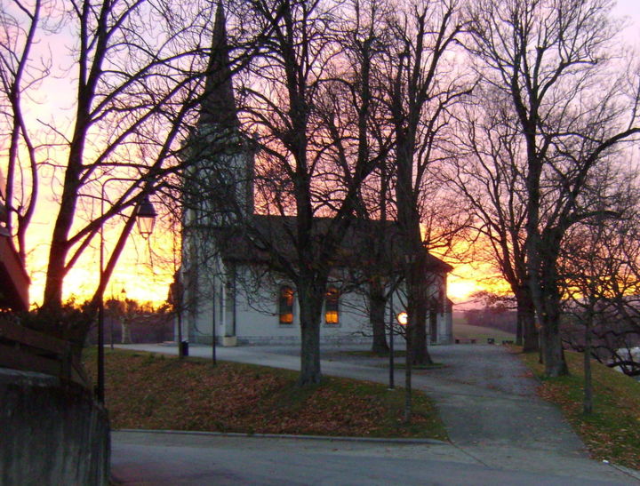 Photography titled "L'Eglise au coucher…" by Colette Jotterand-Vetter, Original Artwork