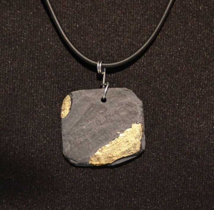 17 Collier en ardoise - Doré à la feuille Design, 1.1x1.2 in
