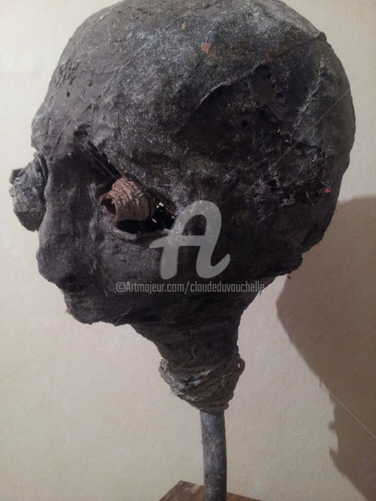Sculpture titled "GUEULE CASSEE" by Claude Duvauchelle, Original Artwork, Clay