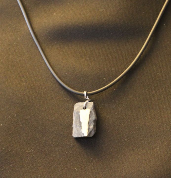 Collier en ardoise doré à la feuille C86 Design, 0.9x0.6 in