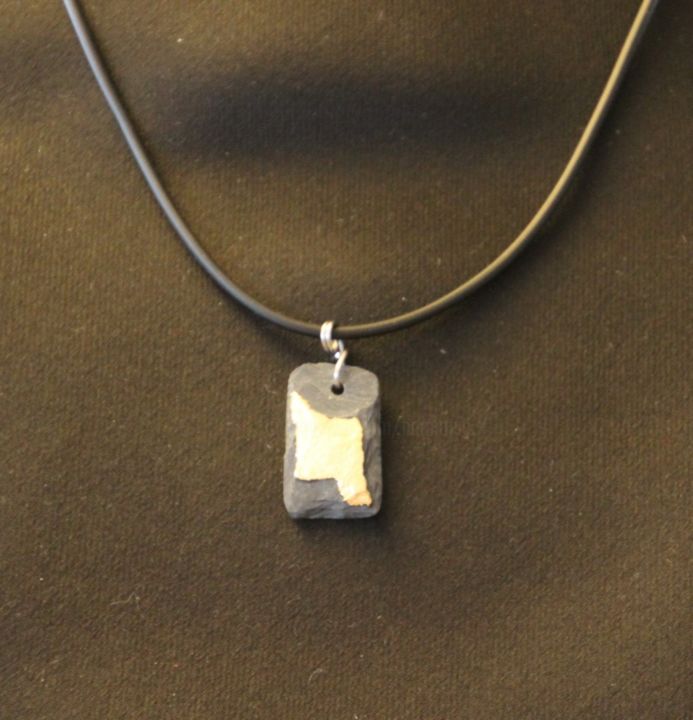 Collier en ardoise doré à la feuille C89 设计, 0.9x0.6 in