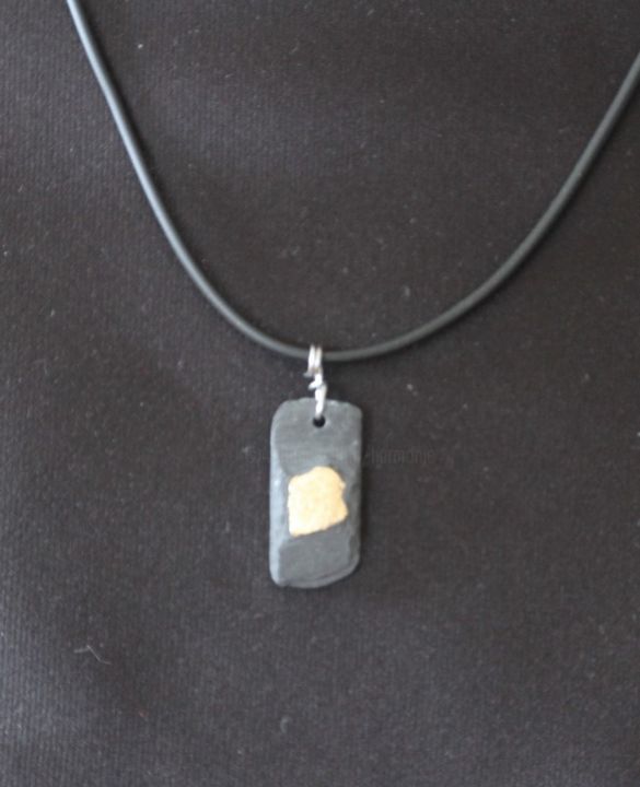 Collier en ardoise doré à la feuille C90 设计, 1.1x0.5 in
