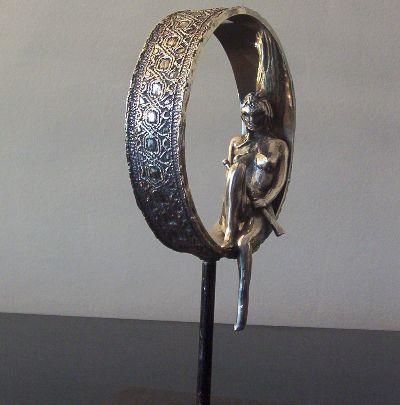 Sculptuur getiteld "Luna Evocante" door Gloria Morris, Origineel Kunstwerk