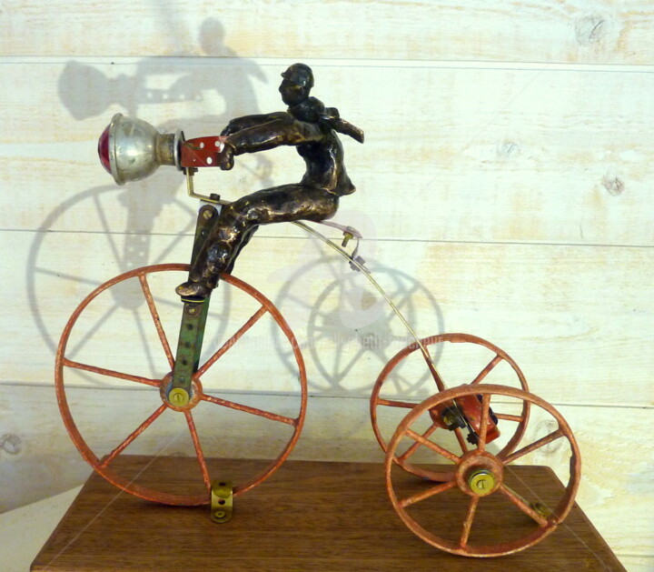 "Le cycliste" 雕塑, 11.8x12.6 in