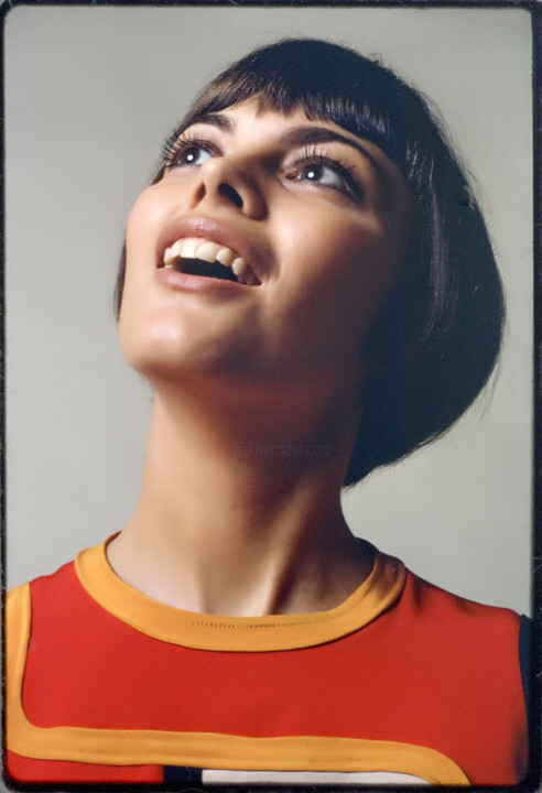 Fotografie getiteld "Mireille Mathieu" door Vernon Dewhurst, Origineel Kunstwerk, Film fotografie
