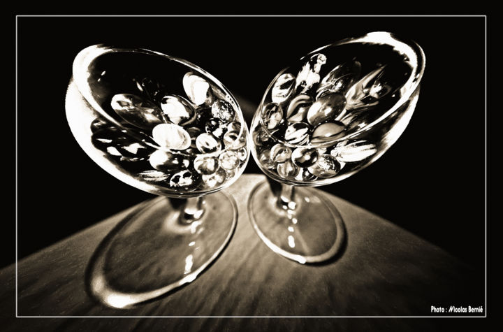 Photographie intitulée "On boit un verre" par Nicolas Bernié, Œuvre d'art originale