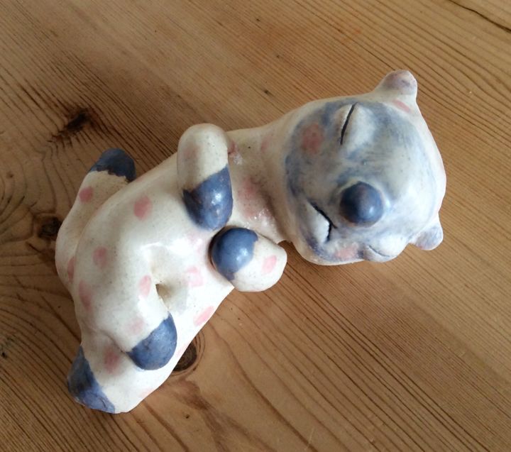Sculptuur getiteld "durmiente" door Txell Amperi, Origineel Kunstwerk, Klei