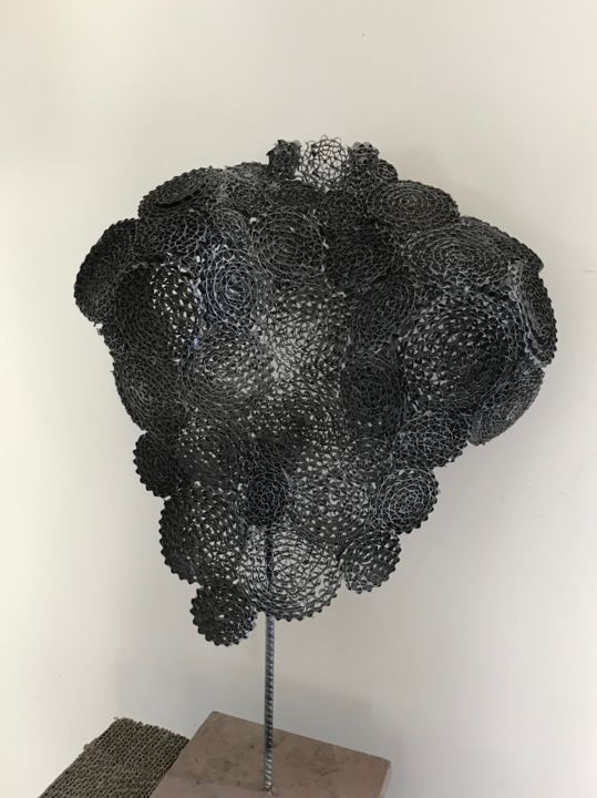 Sculpture intitulée "buste gris" par Christel Pouthier, Œuvre d'art originale, Papier